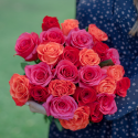 Букет из 25 роз яркий микс (Эквадор) заказать