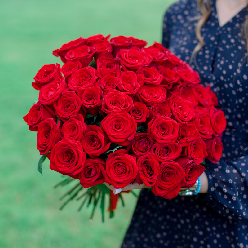 Купить 51 красную розу (Россия) с доставкой в СПб | Интернет-магазин  ЦветыОптРозница