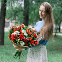Букет с альстромерией и хризантемой