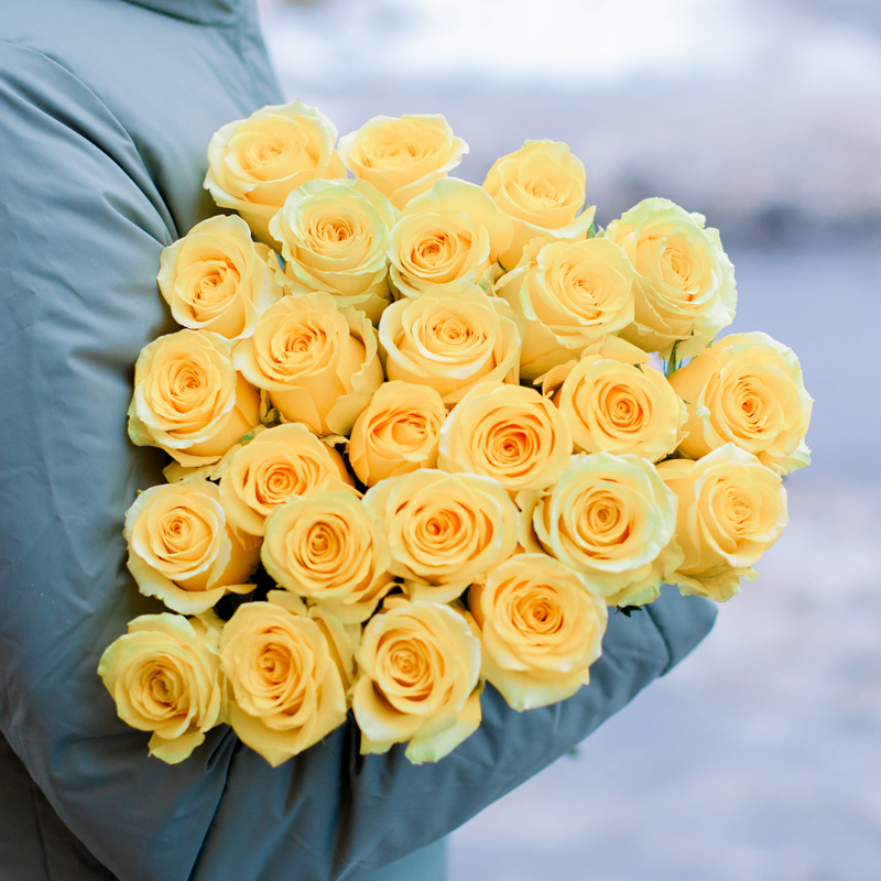 Букет из 25 жёлтых роз (Эквадор) с доставкой