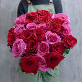 Букет из 25 роз яркий микс (Эквадор) с доставкой