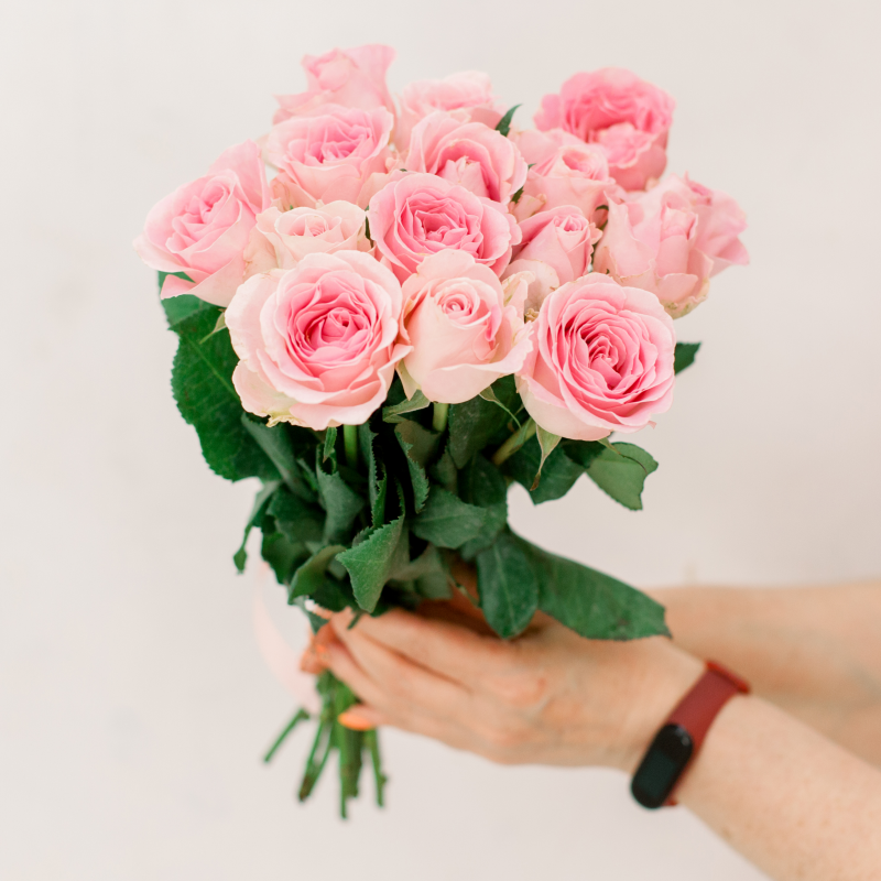 Букет из 15 розовых роз (Кения) с доставкой
