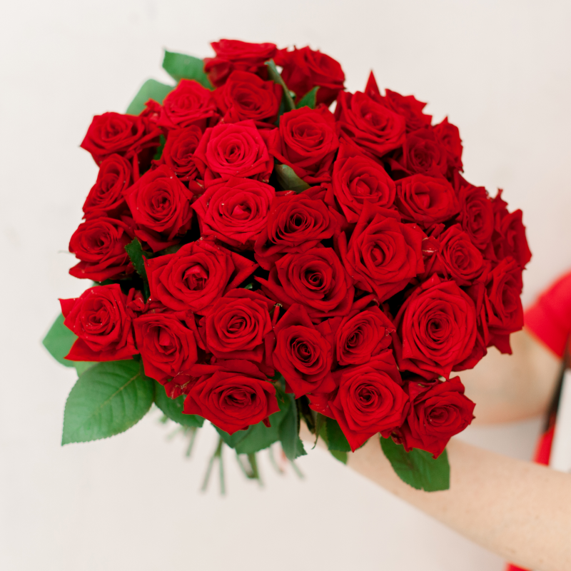 Букет из 35 красных роз (Россия) с доставкой