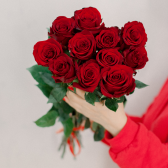 11 эквадорских красных роз Фридом 70см с доставкой