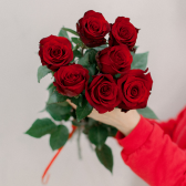7 эквадорских красных роз Фридом 70см с доставкой