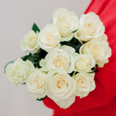 11 эквадорских белых роз Мондиаль 70см купить