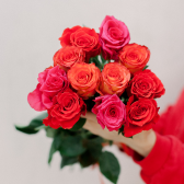 11 эквадорских роз яркий микс 70см с доставкой