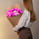 Букет из 9 розовых хризантем(с упаковкой) заказать