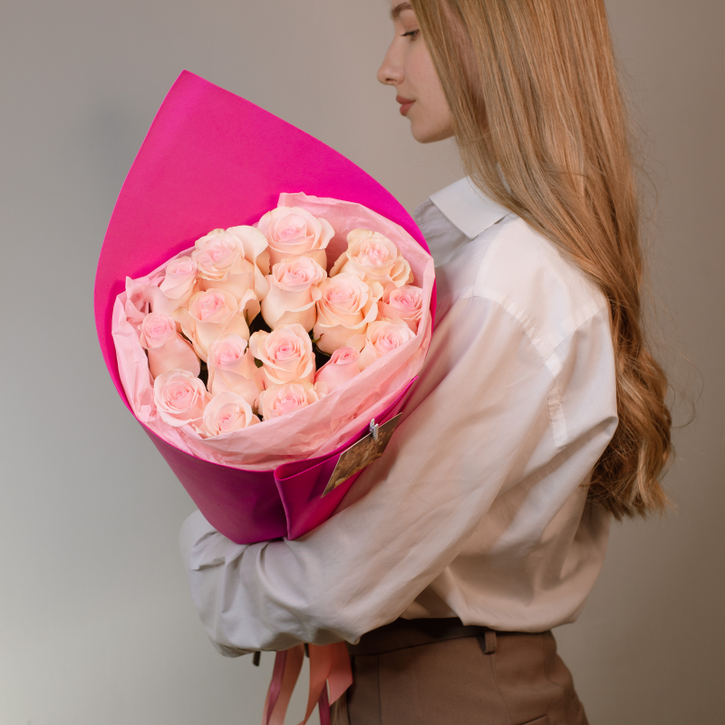 Букет из 15 розовых роз (Эквадор) с доставкой
