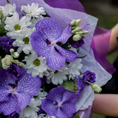 Букет с орхидеями, хризантемой и альстромериями заказать