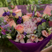 Букет с гортензией, розами и орхидеями купить