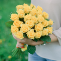 Букет из 25 жёлтых роз (Россия) с доставкой